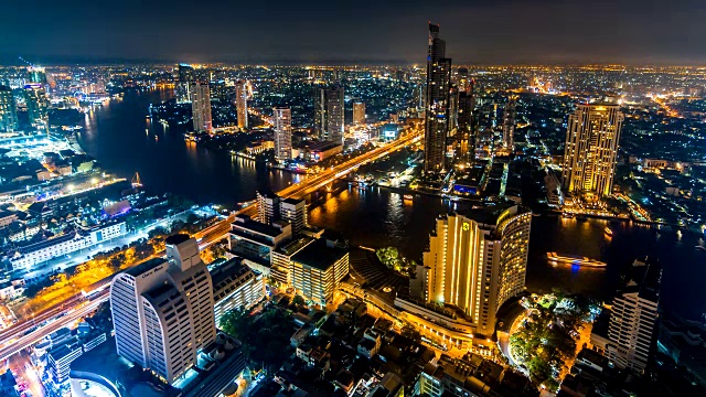 曼谷市中心与湄南河的空中夜景视频素材