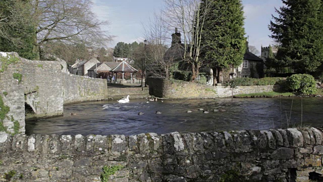 Sheepwash桥，Ashford in the Water，英国，德比郡，欧洲视频素材