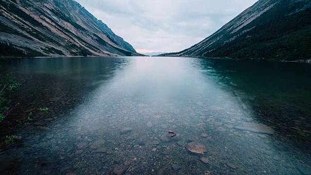 未知的湖，日出，旅行和延时穿越加拿大视频下载