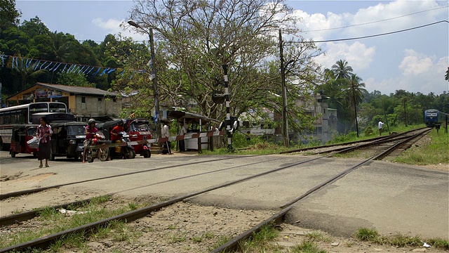 火车和道路交叉视频素材