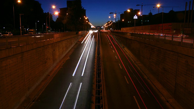 时间流逝:夜间公路交通视频下载