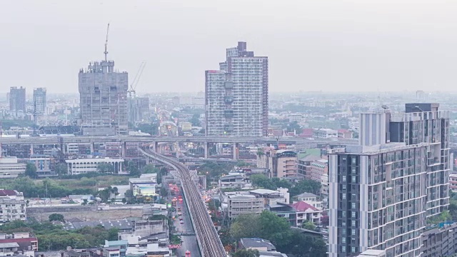 曼谷高速立交桥与现代城市视频素材