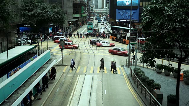 港岛德辅道的交通情况视频素材