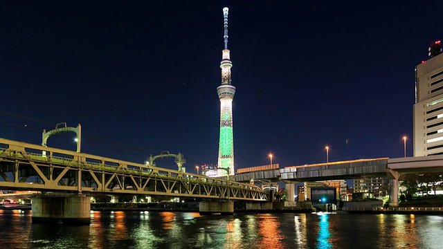 东京天空树在夜晚的时间流逝视频素材