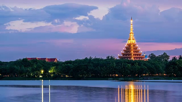 泰国bueng kaenakhon湖的卧龙王寺日落视频素材