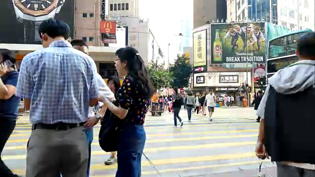 时间推移-拥挤的人在香港城市视频素材