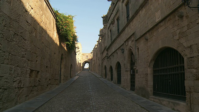 MS Shot of Rhodes Old City Ippoton Street Knights Morning / Rhodes, Dodecanese islands，希腊视频素材