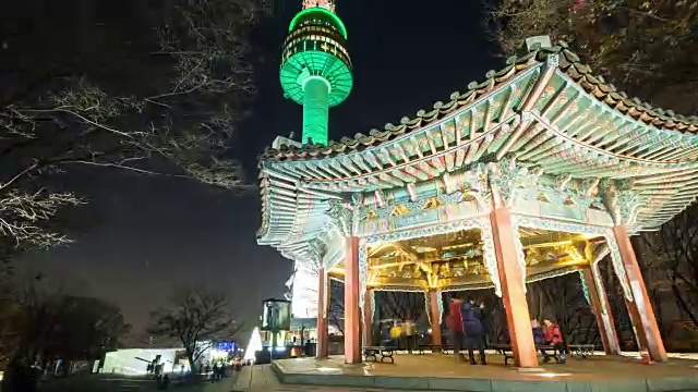 夜景N首尔塔(旅游景点)和Palgakjeong凉亭视频素材