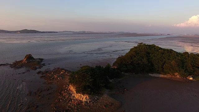 日落时分，Yedanpo码头的海景和泥滩视频素材