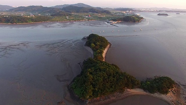 日落时分，Yedanpo码头的海景和泥滩视频素材