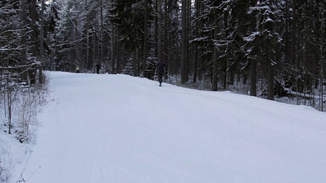 外面很冷-越野滑雪视频素材