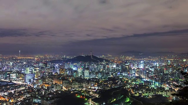 从英望三山看钟诺古地区的夜景视频素材