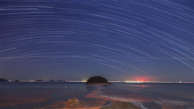 星径和夜景观Mokseom(自然地标)在Seonjaedo岛视频素材