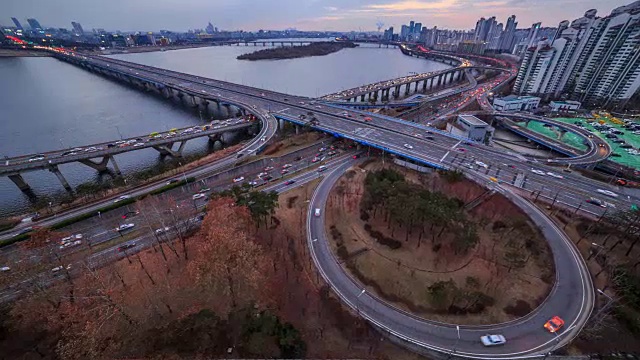 韩港河上的马波大叶桥和巴姆岛视频素材