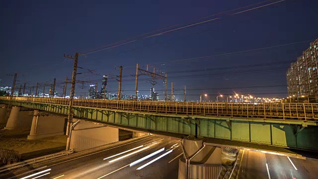 汉江cheolgyo铁路桥夜景视频素材