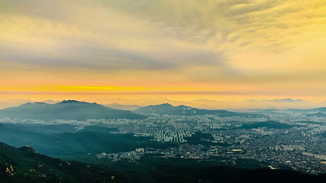 日出时的首尔市景和云景视频素材