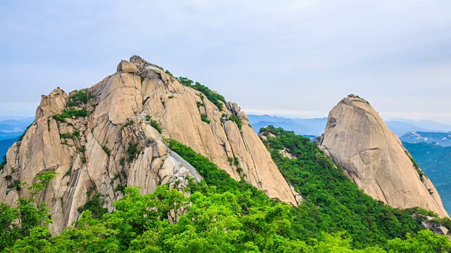 布干山峰(仁子宫)的全貌视频素材