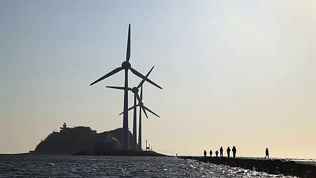 滩头港风电场，海景尽收眼底视频素材