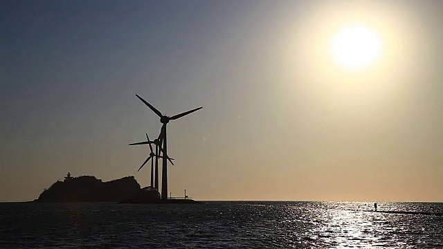 滩头港风电场海景及日落景致视频素材