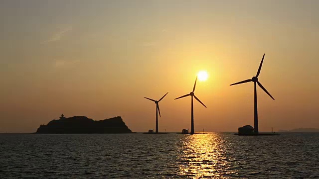 滩头港风电场海景及日落景致视频素材