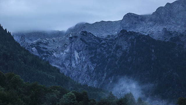 时光流逝几乎神奇的山景剪辑视频素材