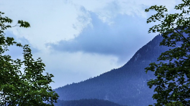 时光流逝蒙太奇山山雾来了视频素材