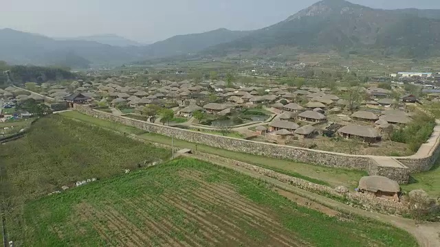 带有韩式住宅的民俗村(Naganeubseong)视频素材