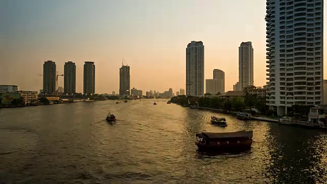 时间流逝的河流交通黄昏，湄南河视频素材