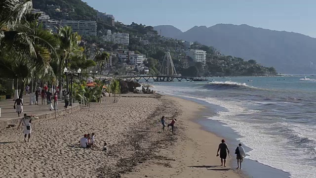 太平洋，海滩和长廊，市中心，巴亚尔塔港，哈利斯科，墨西哥，北美视频素材