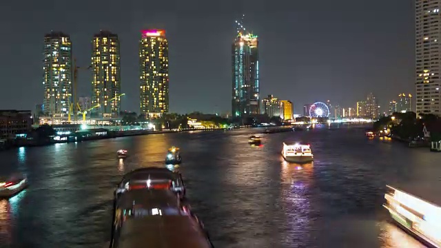 湄南河夜间交通的时间流逝视频素材