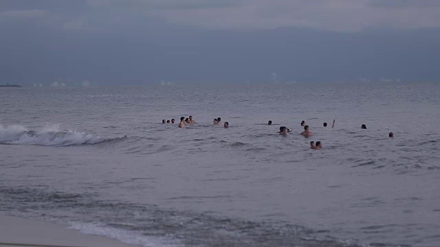 日落浴者，新巴亚尔塔，纳亚里特，巴亚尔塔港，墨西哥，北美视频素材