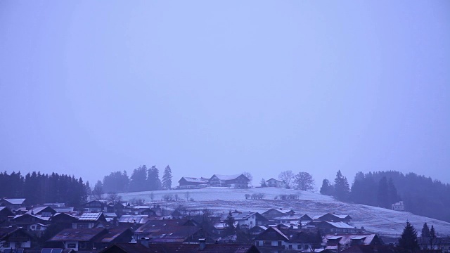 勒赫布鲁克城市景观(巴伐利亚)。它´s下雪!视频素材