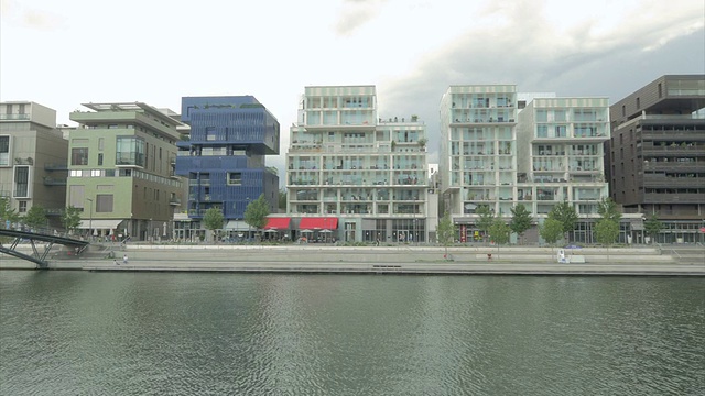 Confluence，里昂，现代建筑，River Apartments,PAN WS视频素材