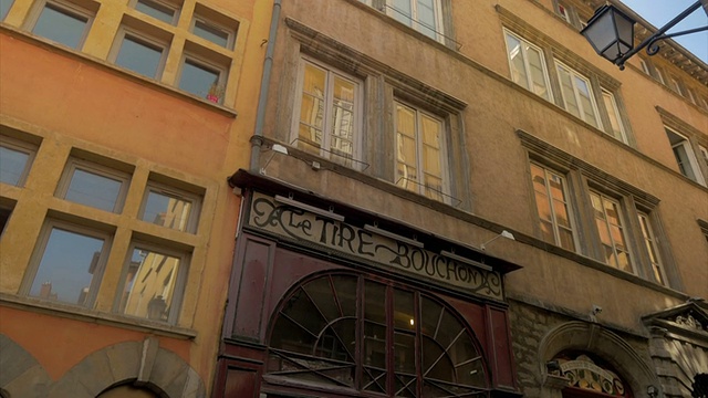 Le Tire Bouchon餐厅，Vieux Lyon，街景，商店，TD视频素材