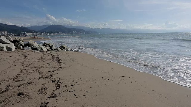 在巴亚尔塔港的海滩场景，哈利斯科，巴亚尔塔港，墨西哥，北美视频素材