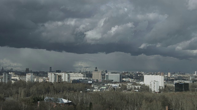 莫斯科城市空中时间推移全景在暴风雨天气视频下载