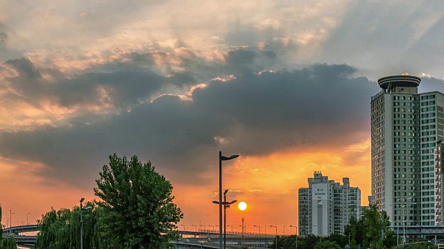 永东大桥和日落公寓的城市景观视频素材