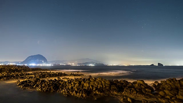 夜晚的亨真岛海景(旅游目的地)视频素材