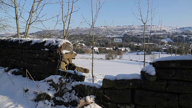 雪景在卡尔弗，峰区国家公园，德比郡，英格兰，英国视频素材