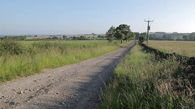 英国，欧洲，英格兰，德比郡，皮克区国家公园，靠近Wadshelf的Hay Field视频素材