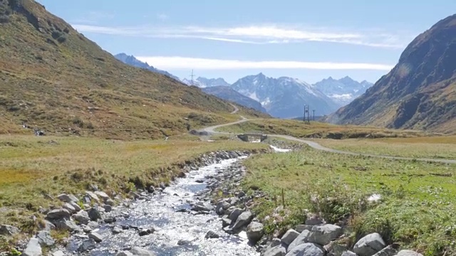 阿尔卑斯山徒步旅行视频素材