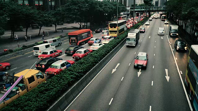 港岛告士打道交通超速行驶视频素材