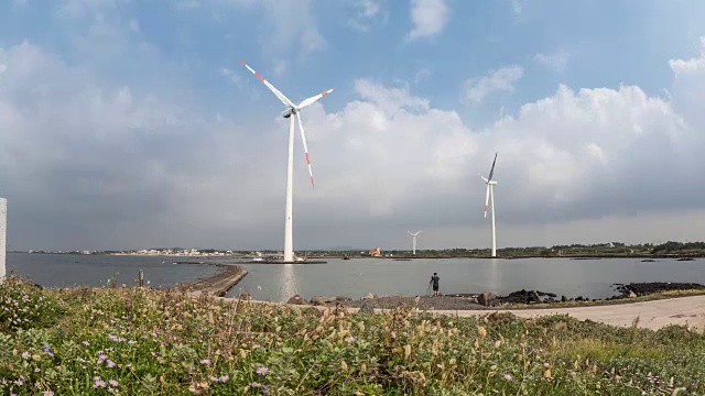 近岸风电场垂直轴风力机景观特征视频素材