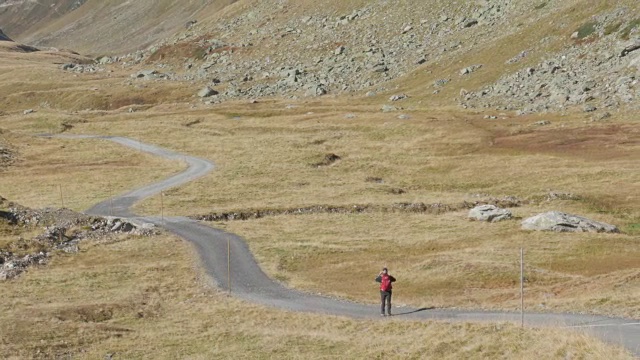 阿尔卑斯山徒步旅行视频素材