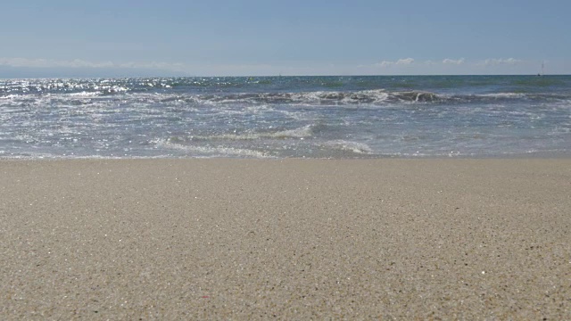 海滩上的海浪，巴亚尔塔港，纳亚里特，墨西哥，北美视频素材