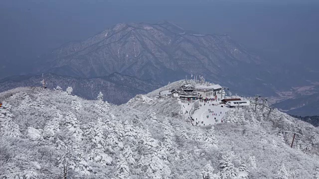 德雪山国家公园雪天峰帕乐亭休息区的雪景视频素材