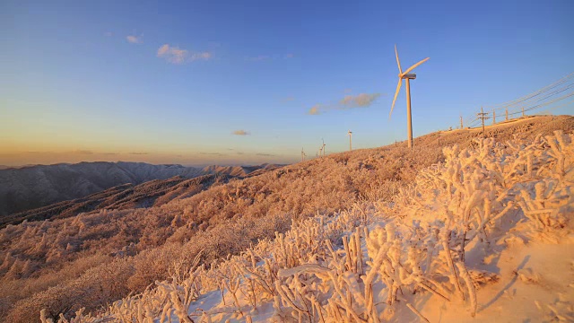 用风力发电机拍摄的太极山雪景视频素材