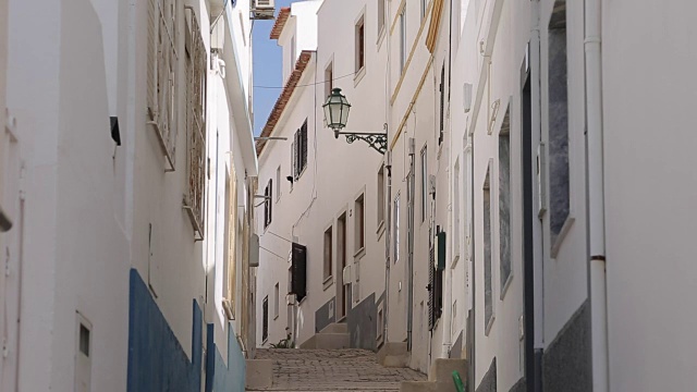 Back Street, Albufeira, Algarve，葡萄牙，欧洲视频素材