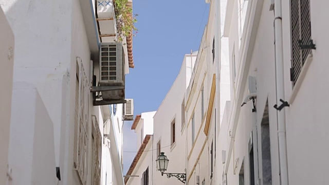 Back Street, Albufeira, Algarve，葡萄牙，欧洲视频素材