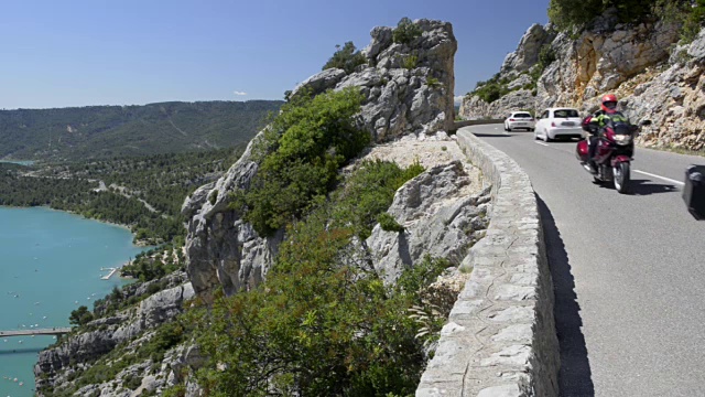 圣克鲁瓦山区公路上的车辆全景图视频素材